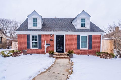 Photo of 708 Illinois St, Racine, WI 53405 (MLS # 1949701)