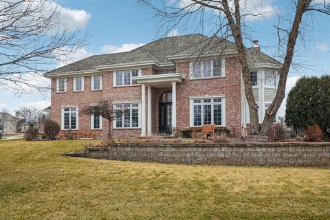 Photo of 923 N Evergreen Cir, Hartland, WI 53029 (MLS # 1952856)