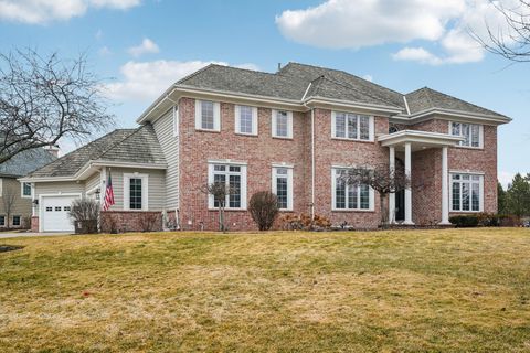 Photo of 923 N Evergreen Cir, Hartland, WI 53029 (MLS # 1952856)