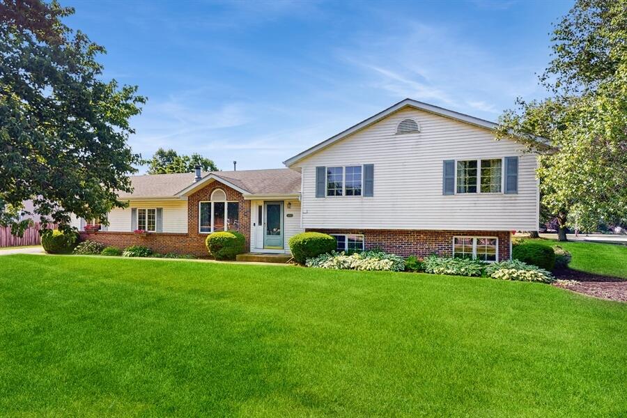 Walworth, Wisconsin 53184, United States, 4 Bedrooms Bedrooms, ,3 BathroomsBathrooms,Residential,Pending,157429