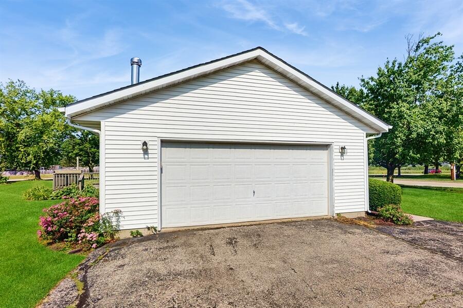 Walworth, Wisconsin 53184, United States, 4 Bedrooms Bedrooms, ,3 BathroomsBathrooms,Residential,Pending,157429