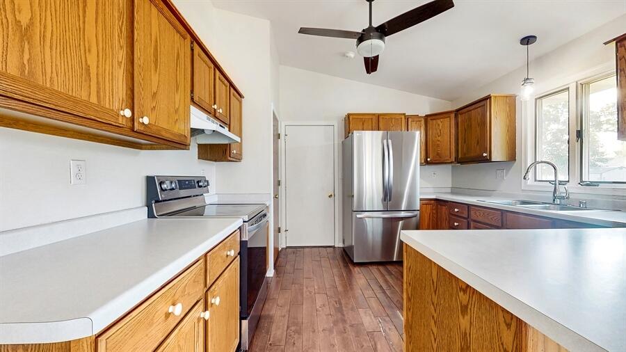 Walworth, Wisconsin 53184, United States, 4 Bedrooms Bedrooms, ,3 BathroomsBathrooms,Residential,Pending,157429