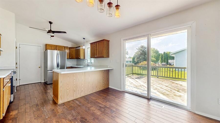 Walworth, Wisconsin 53184, United States, 4 Bedrooms Bedrooms, ,3 BathroomsBathrooms,Residential,Pending,157429