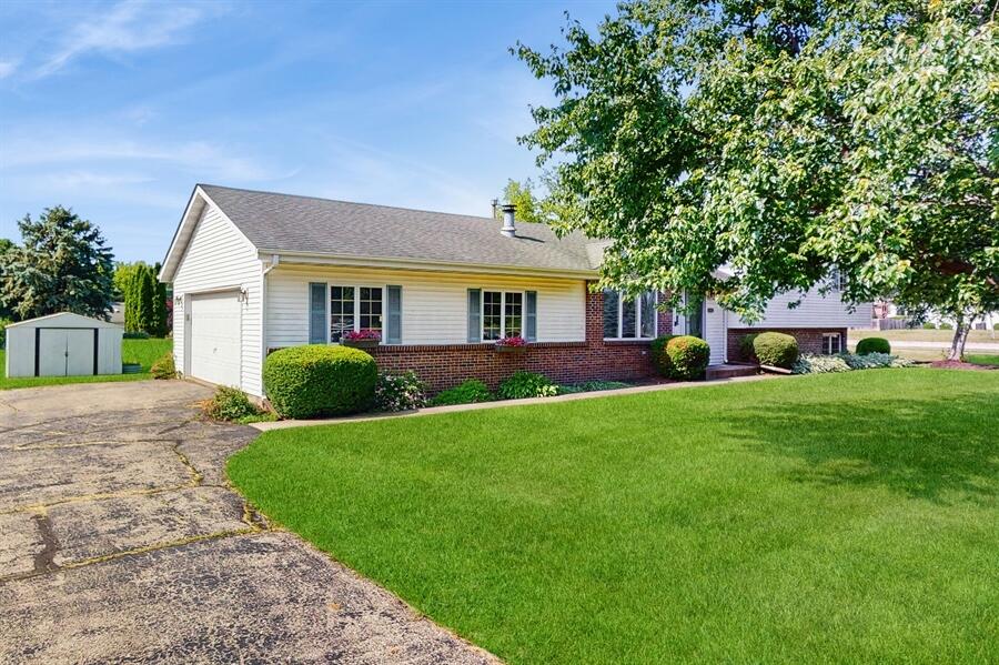 Walworth, Wisconsin 53184, United States, 4 Bedrooms Bedrooms, ,3 BathroomsBathrooms,Residential,Pending,157429