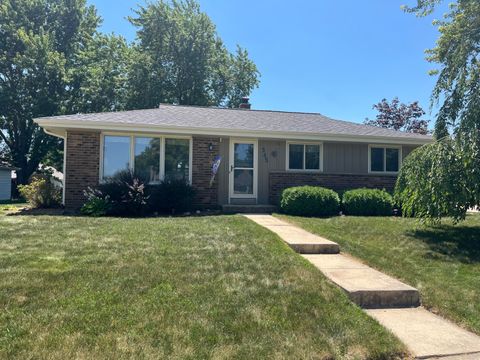Photo of 545 E Estates Pl, Oak Creek, WI 53154 (MLS # 1971743)