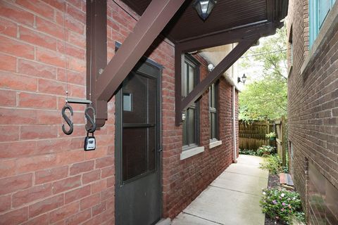Photo of 2715 E Park Pl, Milwaukee, WI 53211 (MLS # 1936409) Photo of 2715 E Park Pl, Milwaukee, WI 53211 (MLS # 1936409)