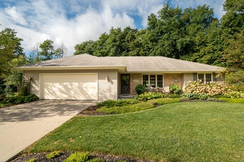 Photo of 1579 Woodridge Ln, Port Washington, WI 53024 (MLS # 1933974)