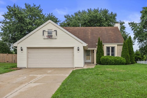 Photo of 3950 W Minnesota Ave, Franklin, WI 53132 (MLS # 1984078)