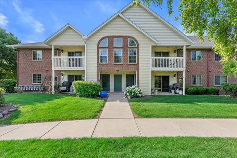 Photo of 1922 Parknoll Ln, Port Washington, WI 53074 (MLS # 1927129)