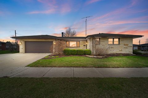 Photo of 2108 25th Ave, Kenosha, WI 53140 (MLS # 1959117)