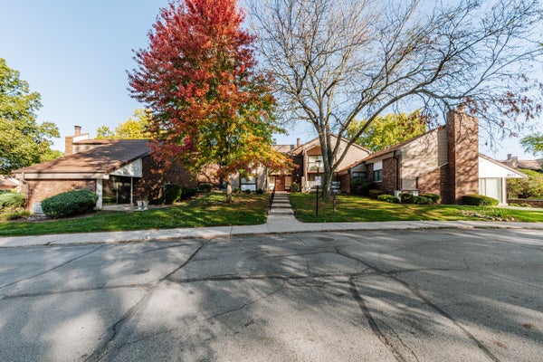 8631 N SERVITE DR, MILWAUKEE, WI 53223 - Image 63cffffe29ff2d4f8ba9f30d921acce5/2620166177