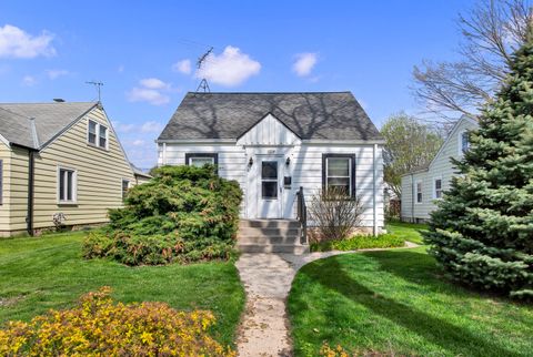 Photo of 3326 S Lenox St, Milwaukee, WI 53207 (MLS # 1959198)