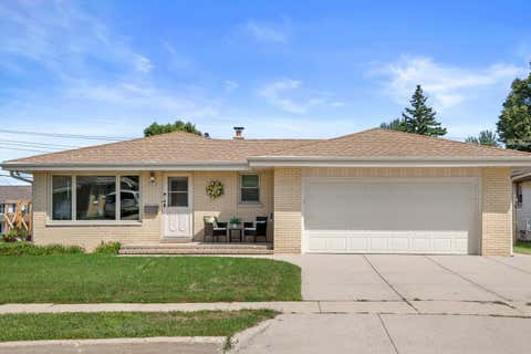 Photo of 4978 S 24 St, Milwaukee, WI 53221 (MLS # 1977752)