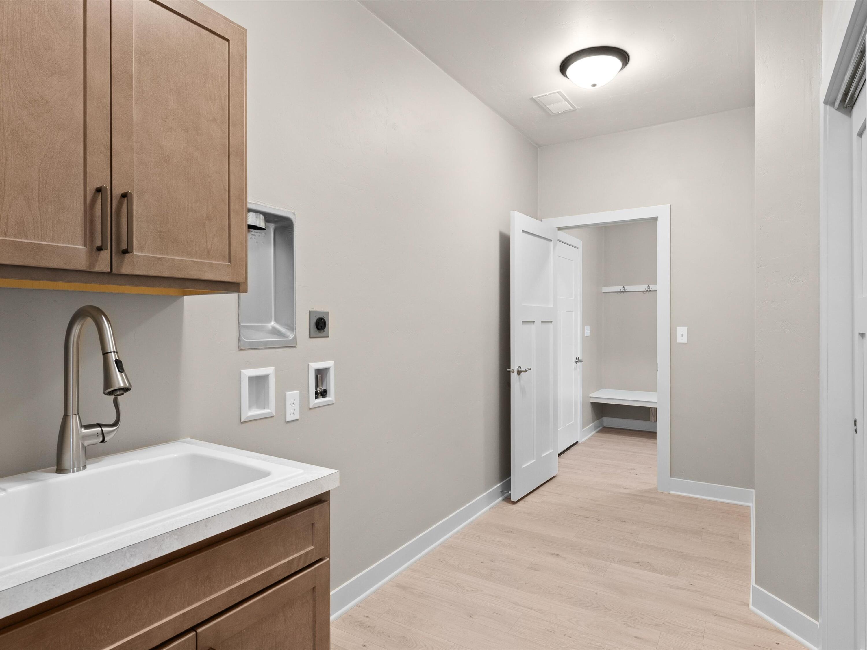 Manitowoc, Wisconsin 54220, United States, 3 Bedrooms Bedrooms, ,2 BathroomsBathrooms,Residential,Active,81958