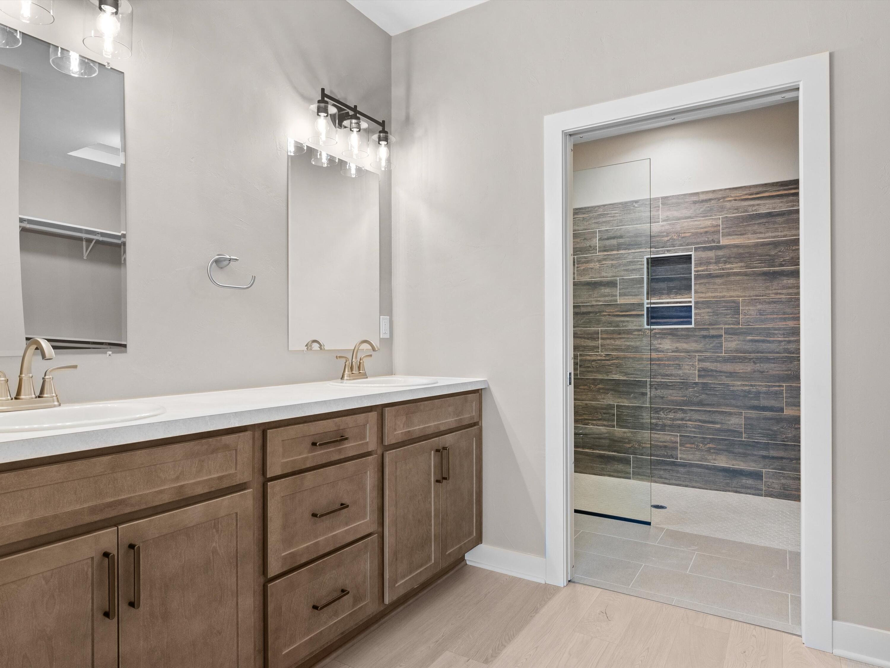 Manitowoc, Wisconsin 54220, United States, 3 Bedrooms Bedrooms, ,2 BathroomsBathrooms,Residential,Active,81958