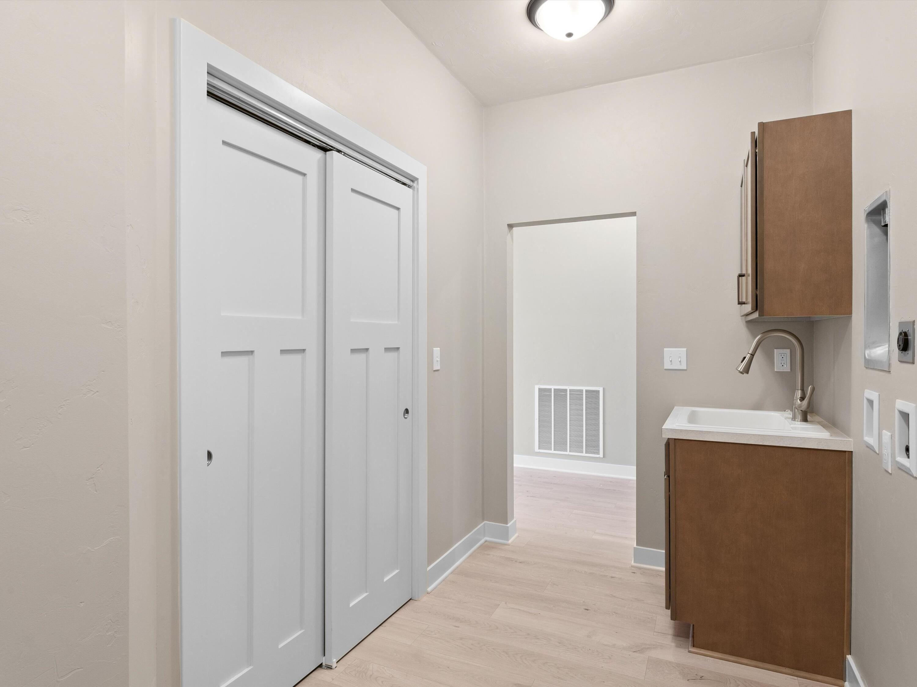 Manitowoc, Wisconsin 54220, United States, 3 Bedrooms Bedrooms, ,2 BathroomsBathrooms,Residential,Active,81958