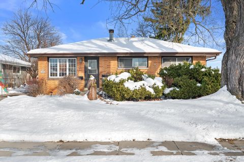 Photo of N88W14926 Jefferson Ave, Menomonee Falls, WI 53051 (MLS # 1945358)