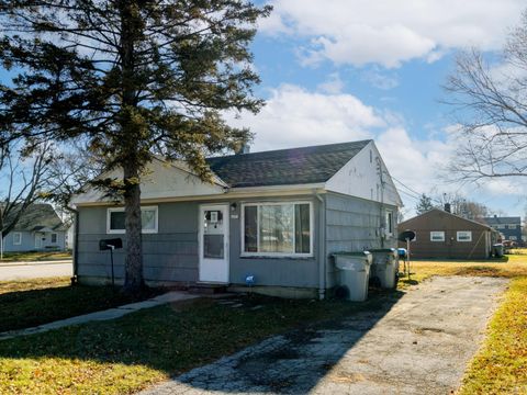 Photo of 6001 W Carmen Ave, Milwaukee, WI 53218 (MLS # 1970710)