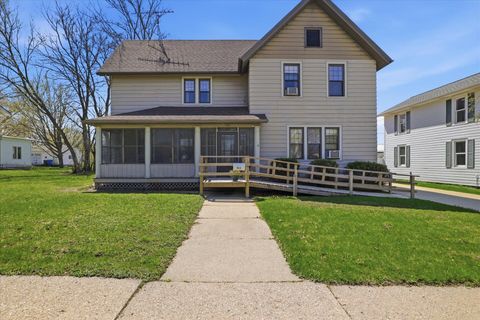 Photo of 513 Clyman St, Watertown, WI 53094 (MLS # 1958816)
