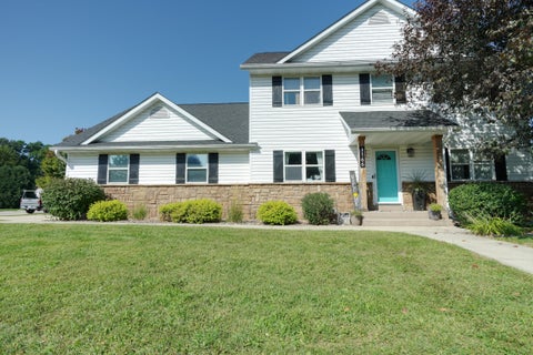 Photo of 1166 Yosemite Rd, Oconomowoc, WI 53066 (MLS # 1979477)
