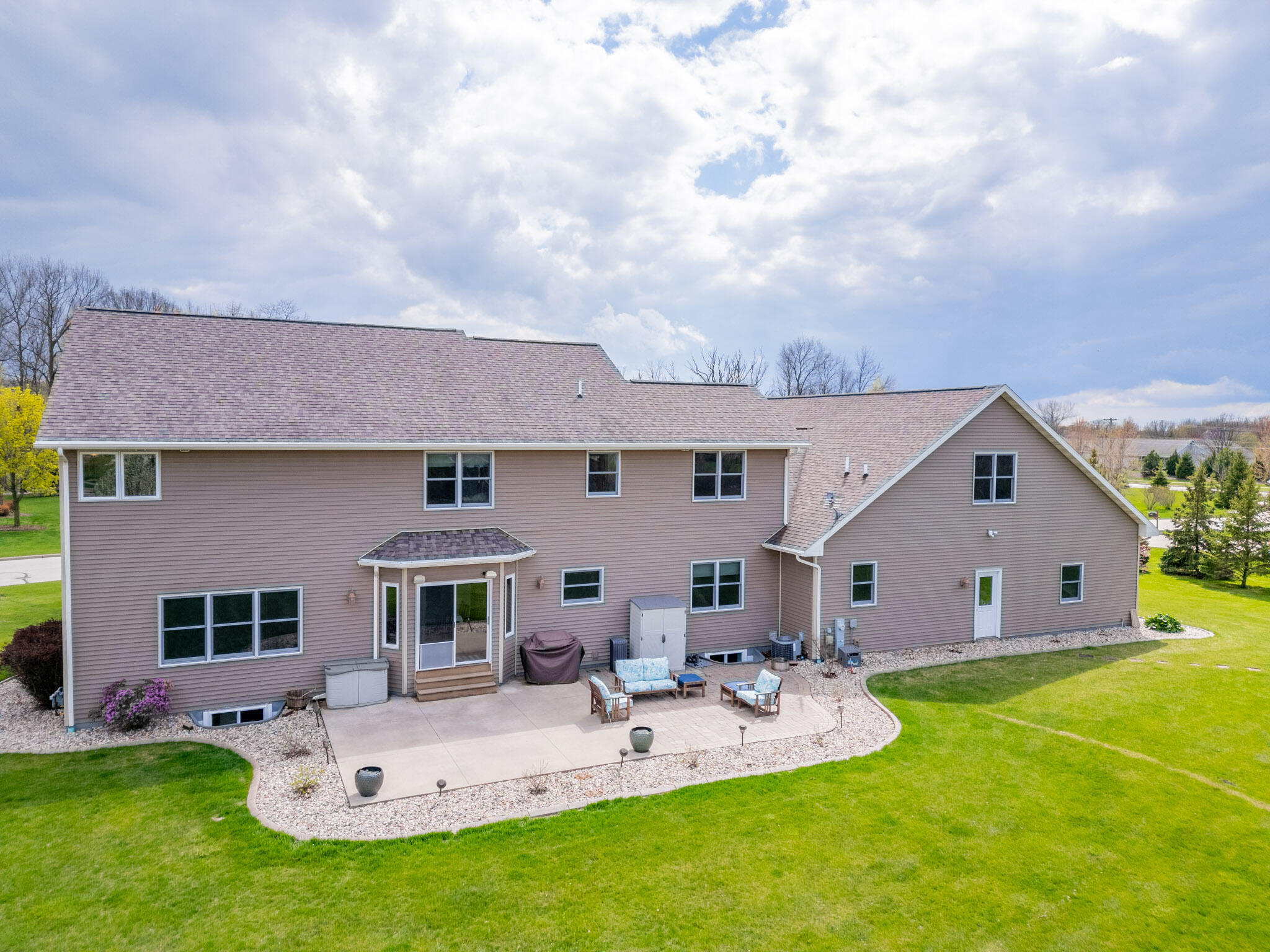 Sherwood, Wisconsin 54169, United States, 6 Bedrooms Bedrooms, ,5 BathroomsBathrooms,Residential,Active,120637