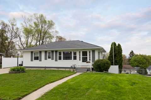 Photo of 315 Hillcrest Dr, Fort Atkinson, WI 53538 (MLS # 1960657)