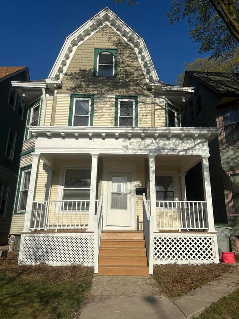 Photo of 2570 N Oakland Ave, Milwaukee, WI 53211 (MLS # 1959844)