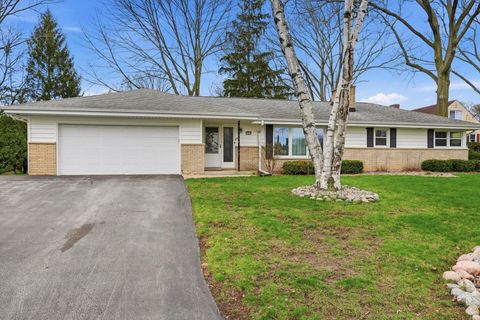 Photo of 1415 N 118th St, Wauwatosa, WI 53226 (MLS # 1957562)