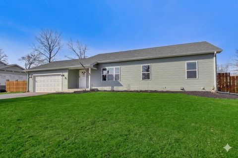 Photo of 1328 W Eastwood Rd, Bloomfield, WI 53128 (MLS # 1956031)