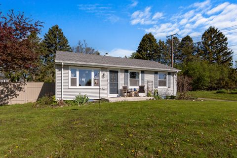 Photo of 725 S Spring St, Port Washington, WI 53074 (MLS # 1919373)