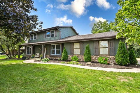 Photo of 7613 S 83rd St, Franklin, WI 53132 (MLS # 1978305)