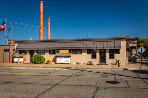 Photo of 2425 16th St S, La Crosse, WI 54601 (MLS # 1895912)