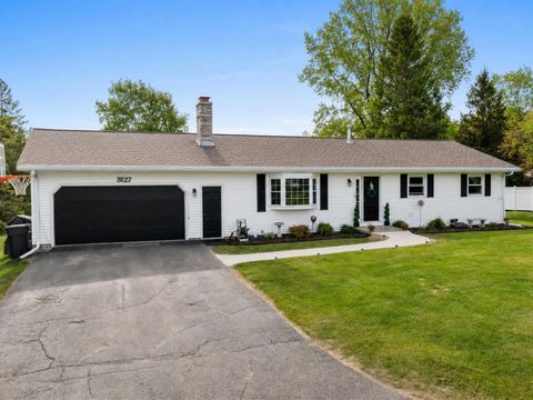Photo of 3127 S 15th St, Manitowoc, WI 54220 (MLS # 1965318)