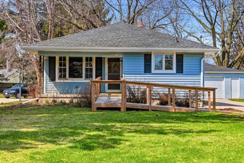 Photo of 322 S Park St, Oconomowoc, WI 53066 (MLS # 1957276)