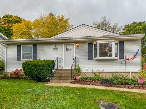 Photo of 808 Birchwood Dr, Beaver Dam, WI 53916 (MLS # 1940329) Photo of 808 Birchwood Dr, Beaver Dam, WI 53916 (MLS # 1940329)