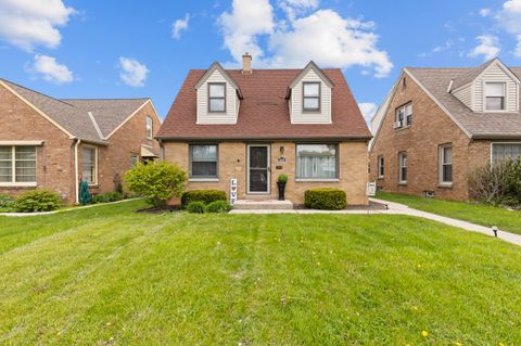 Photo of 3334 W Lakefield Dr W, Milwaukee, WI 53215 (MLS # 1961495)