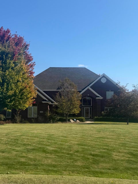 Photo of 14050 N Twin Oaks Ln, Mequon, WI 53097 (MLS # 1985588)