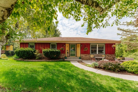 Photo of 504 Ryan Ave, Rochester, WI 53105 (MLS # 1979058)