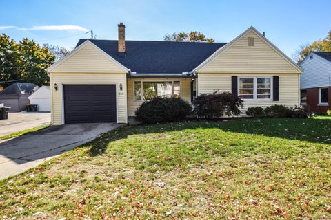 Photo of 9315 Jackson Park Blvd, Wauwatosa, WI 53226 (MLS # 1986630)