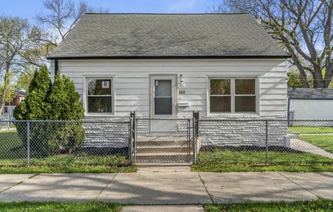 Photo of 4430 W Glendale Ave, Milwaukee, WI 53218 (MLS # 1961942)