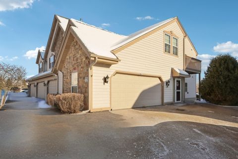 Photo of 8648 S Roxbury Way, Oak Creek, WI 53154 (MLS # 1952066)