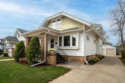 Photo of 900 Romayne Ave, Racine, WI 53402 (MLS # 1958659)