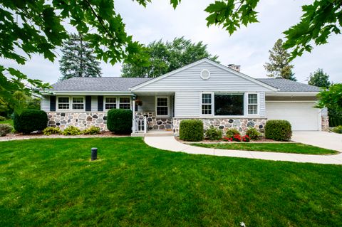 Photo of 12820 Winthrop Ct, Brookfield, WI 53005 (MLS # 1933552)