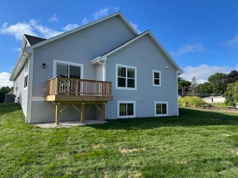 Photo of 1039 Waterstone Ct, Pewaukee, WI 53072 (MLS # 1946299)