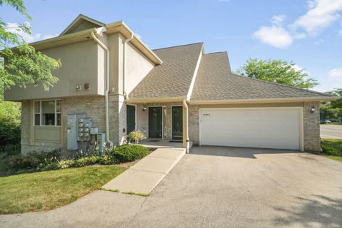 Photo of 9140 W Elm Ct, Franklin, WI 53132 (MLS # 1971849)