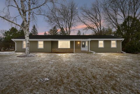 5205 W Sunnyside Dr, Mequon, WI 53092 - #: 1903898