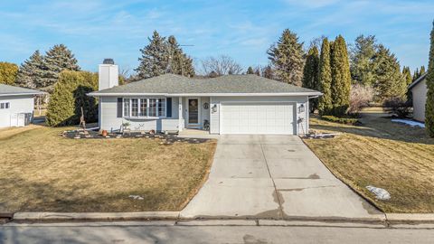 Photo of 116 Chippewa Dr, Sheboygan Falls, WI 53085 (MLS # 1950647)