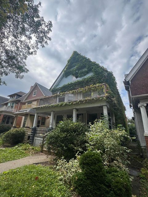 Photo of 2579 N Frederick Ave, Milwaukee, WI 53211 (MLS # 1939762)