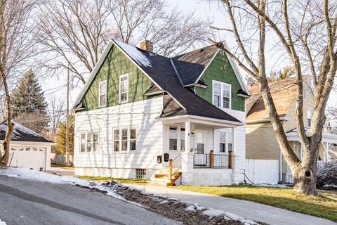 Photo of 2615 N Wauwatosa Ave N, Wauwatosa, WI 53213 (MLS # 1954099)