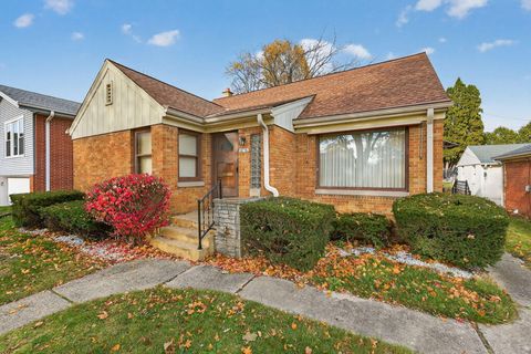 Photo of 10708 W York Pl, Wauwatosa, WI 53222 (MLS # 1941977)